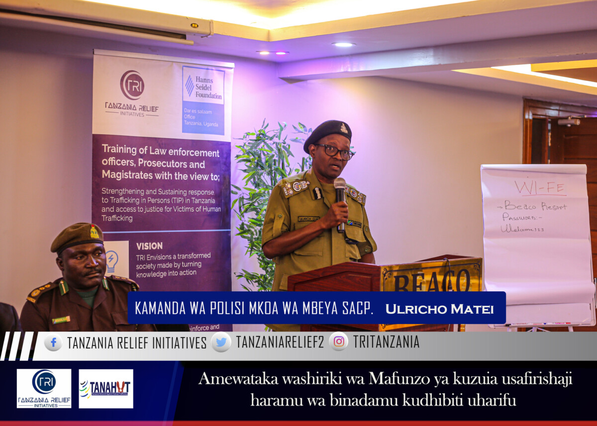 Kamanda wa Polisi Mkoa wa Mbeya SACP. Ulricho Mate akihutubia mafunzo